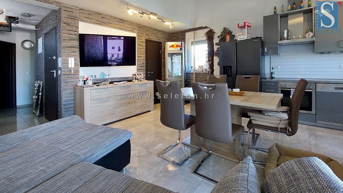 Funtana, appartamento arredato su due piani di 76 m2