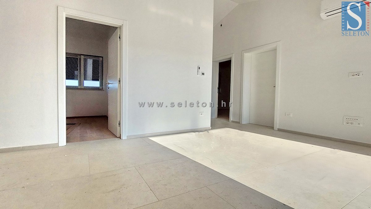 Poreč-Parenzo - dintorni, nuovo appartamento di 68 m2, 3 camere da letto, 2 posti auto