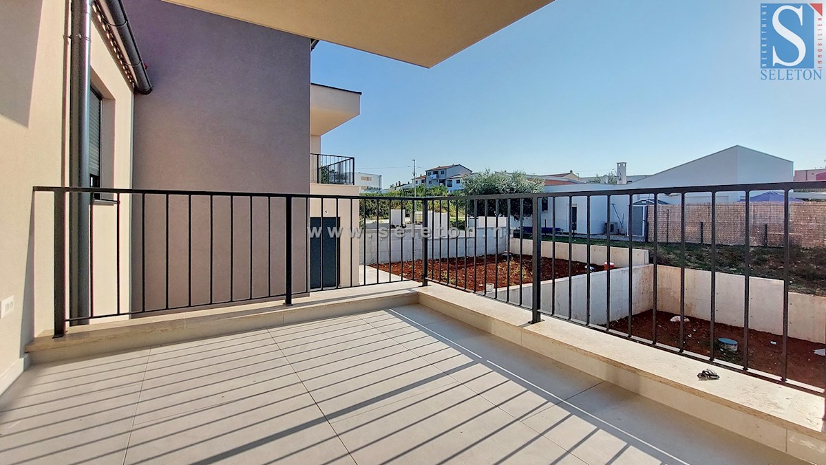 Poreč-Parenzo - dintorni, nuovo appartamento di 68 m2, 3 camere da letto, 2 posti auto