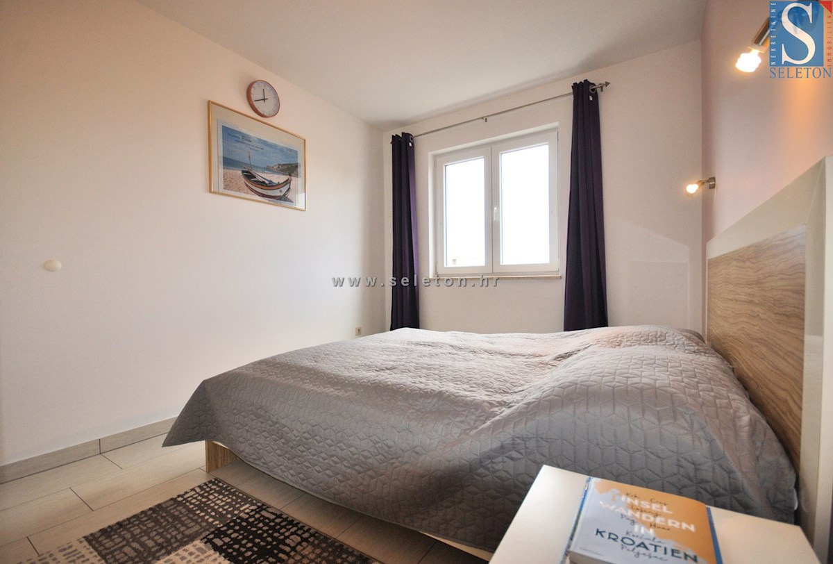 Poreč-Parenzo, casa indipendente di 180 m2 con piscina, 2 appartamenti