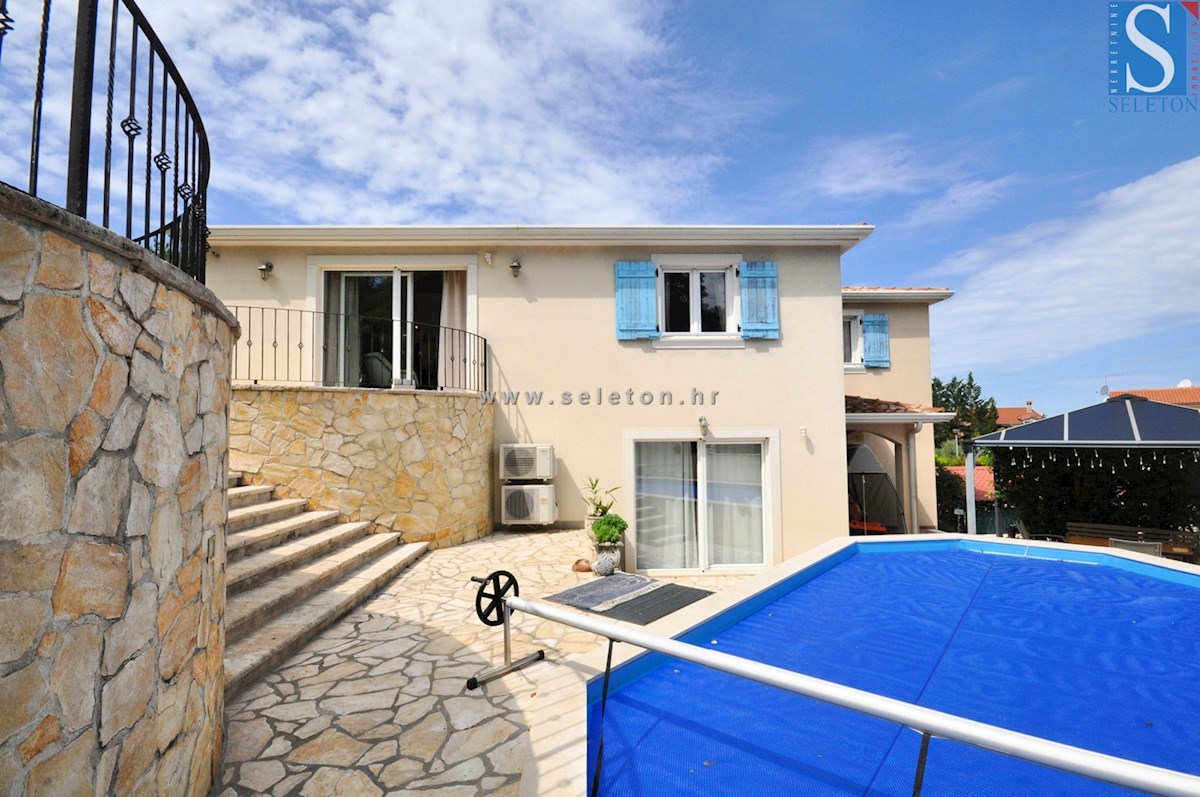 Poreč-Parenzo, casa indipendente di 180 m2 con piscina, 2 appartamenti