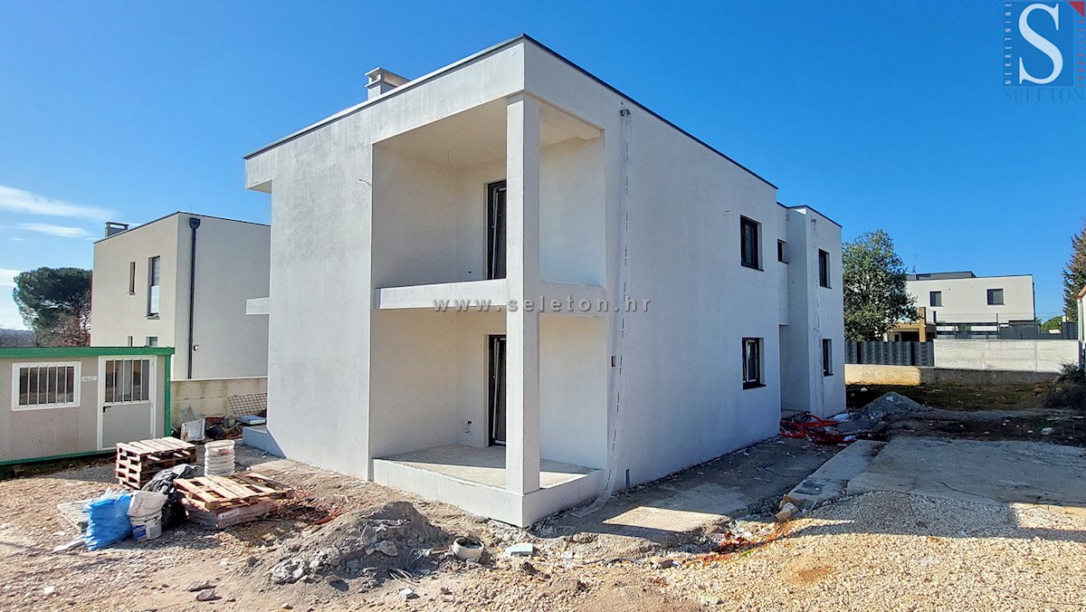 Poreč-Parenzo, nuovo appartamento di 73 m2, 1° piano - in costruzione