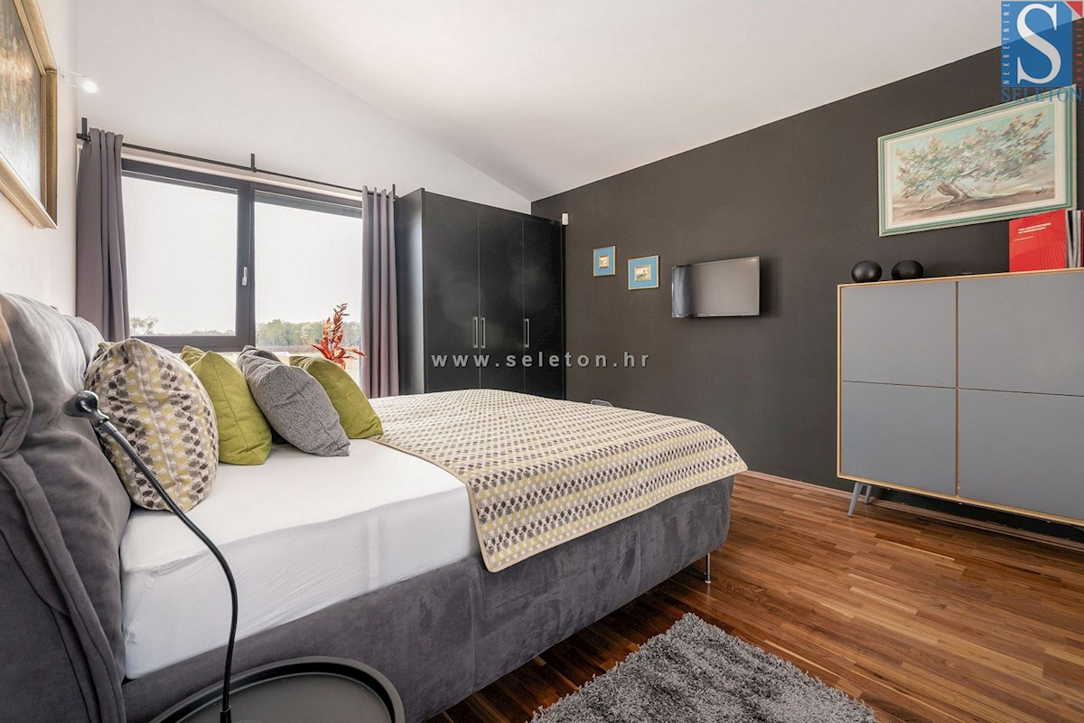 Istria, Poreč-Parenzo - dintorni, villa moderna di 437 m2 con piscina e ampio giardino