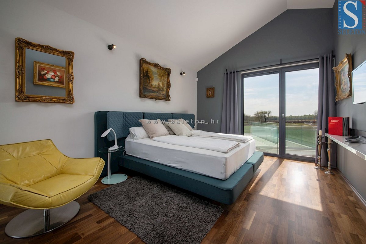 Istria, Poreč-Parenzo - dintorni, villa moderna di 437 m2 con piscina e ampio giardino