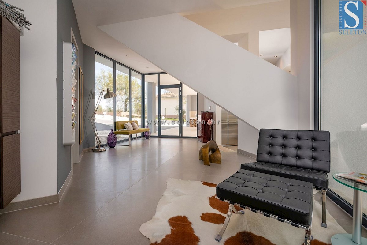 Istria, Poreč-Parenzo - dintorni, villa moderna di 437 m2 con piscina e ampio giardino