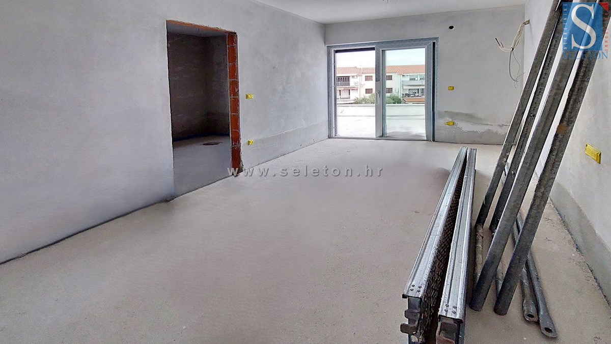 Istria, Poreč-Parenzo, nuovo appartamento di 161 m2, 2° piano, vista mare, a circa 800 m dal mare (in linea d'aria)