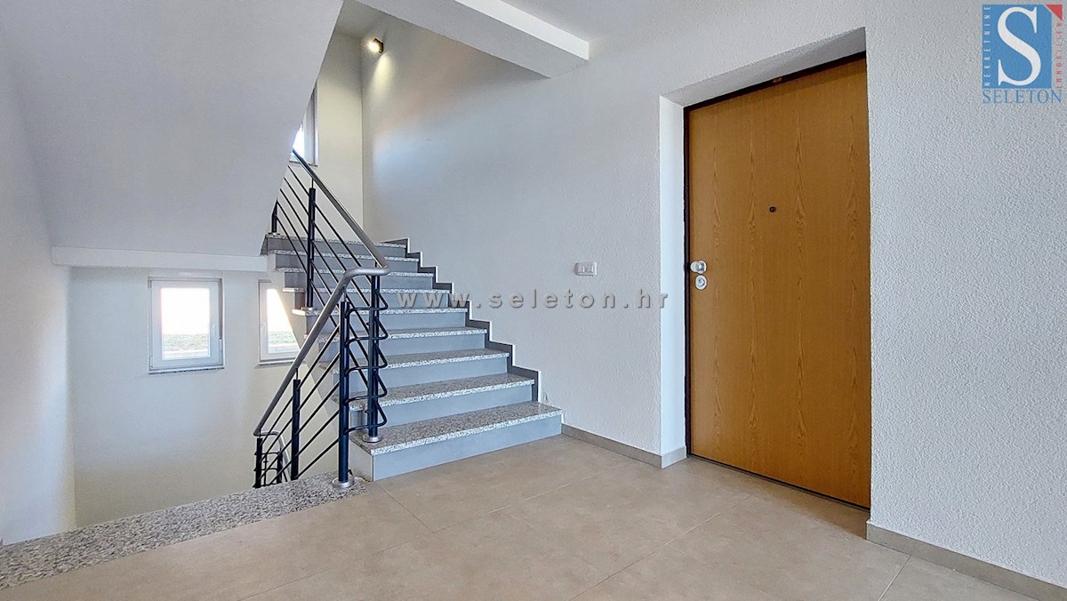 Istria, Poreč, nuovo appartamento nelle vicinanze di Poreč-Parenzo di 82 m2 con vista sul mare