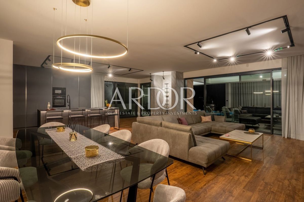 Casa Jadranovo, Crikvenica, 379,42m2