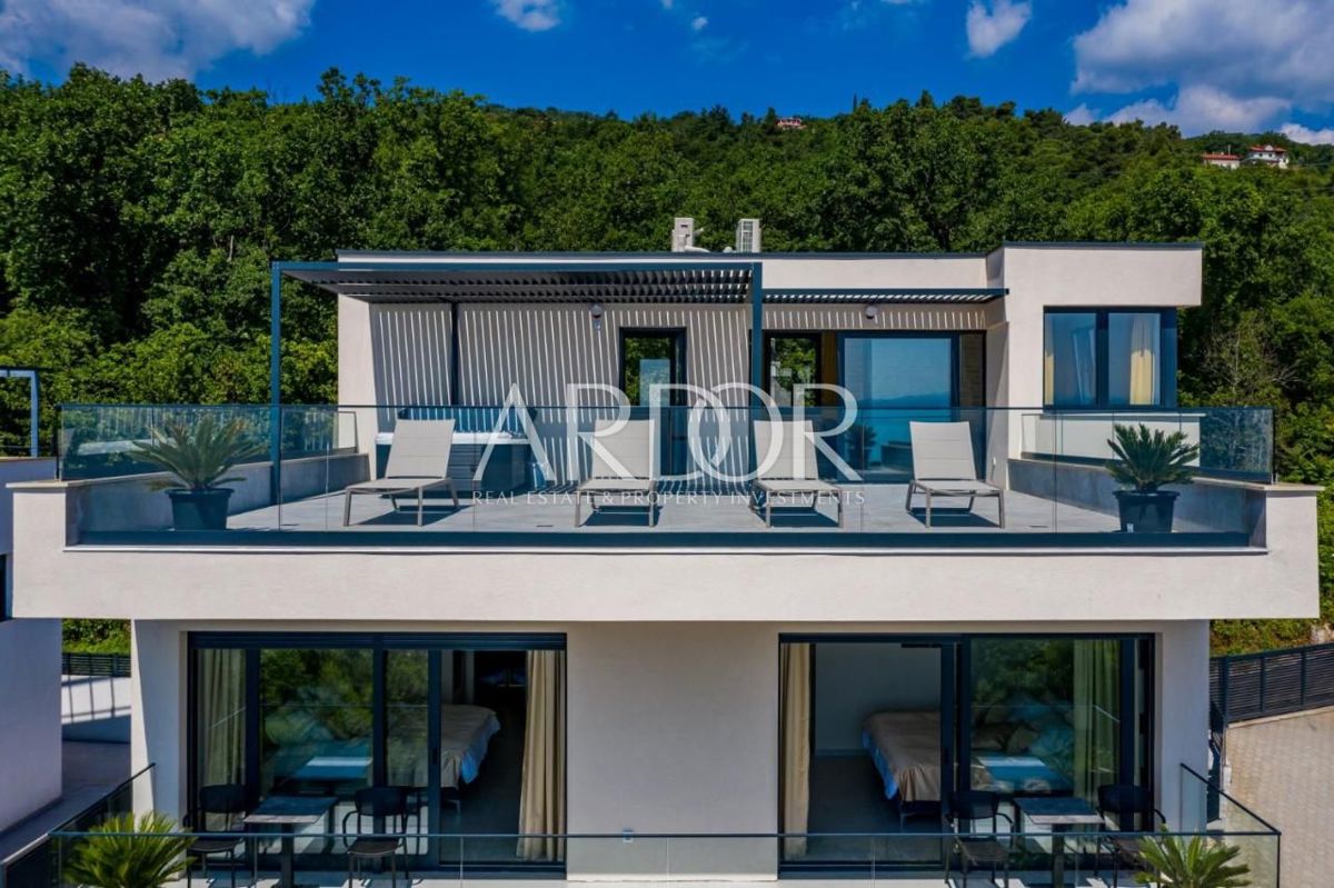 Villa Lovran, 307m2