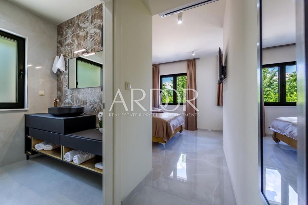 Villa Lovran, 307m2