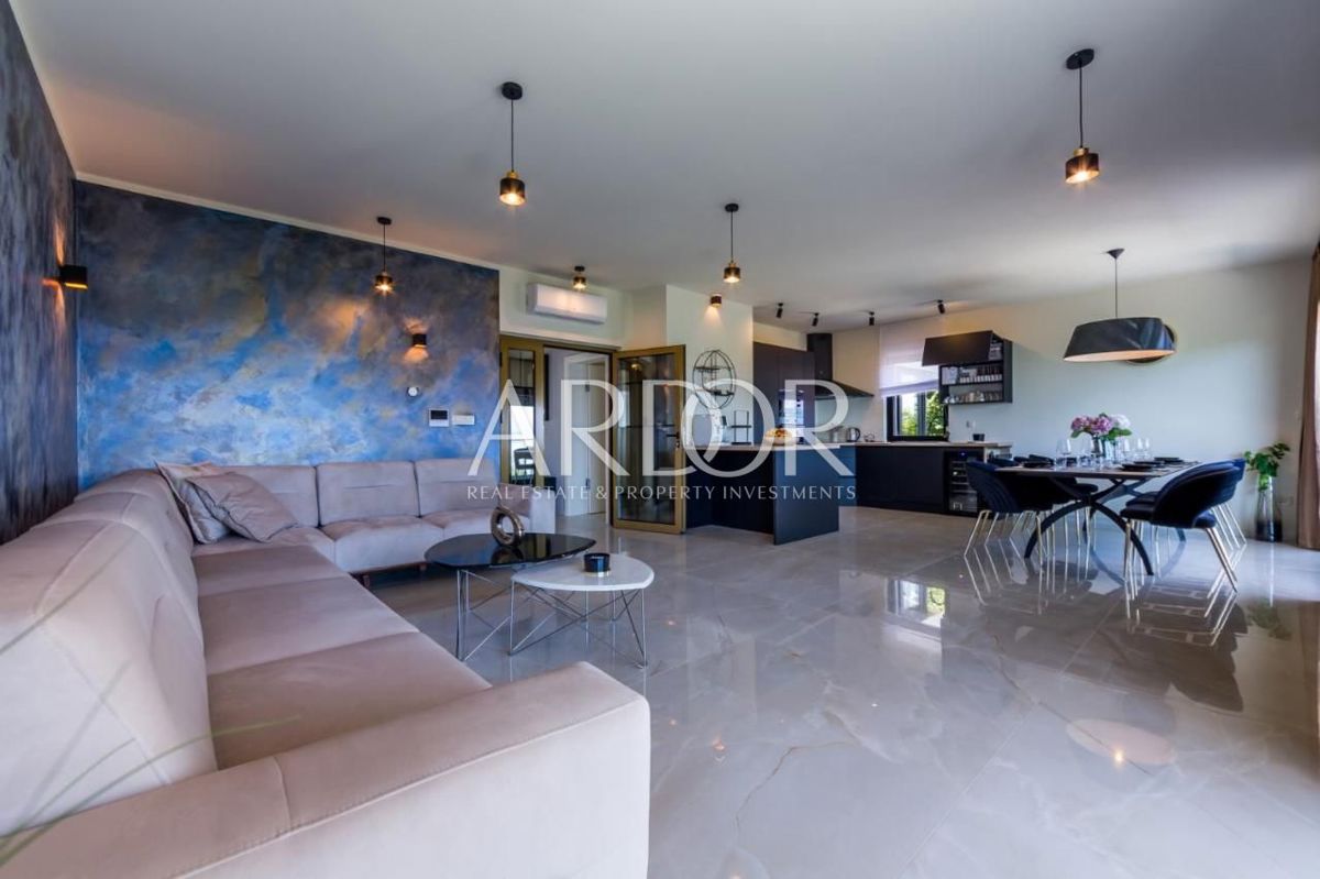 Villa Lovran, 307m2
