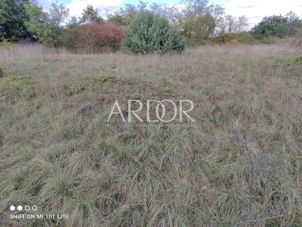 Terreno Barban, 2.345m2