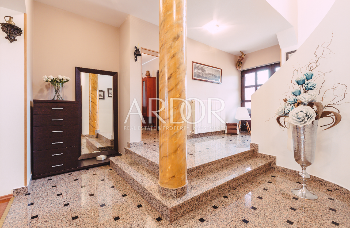 Villa Centar, Pula, 350m2