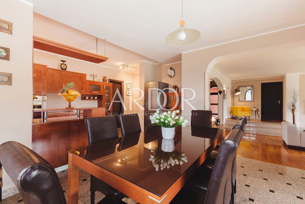 Villa Centar, Pula, 350m2