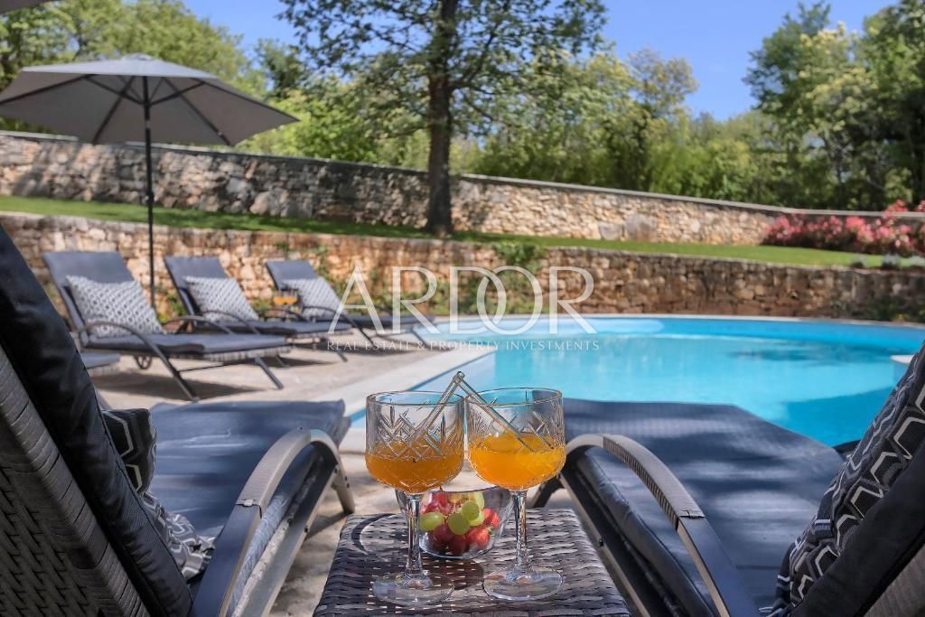 Casa Muntrilj, Tinjan, 250m2