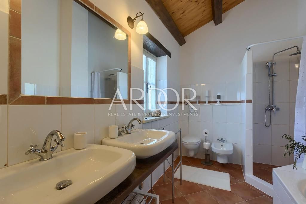 Casa Muntrilj, Tinjan, 250m2