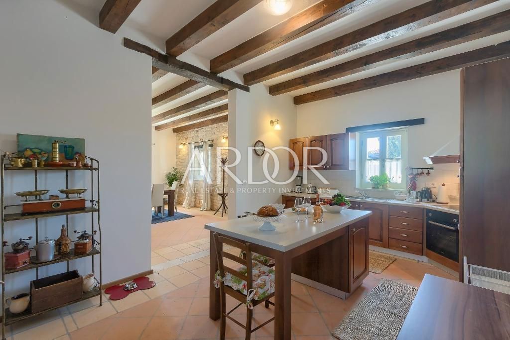 Casa Muntrilj, Tinjan, 250m2