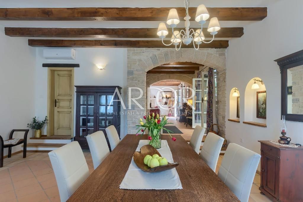 Casa Muntrilj, Tinjan, 250m2