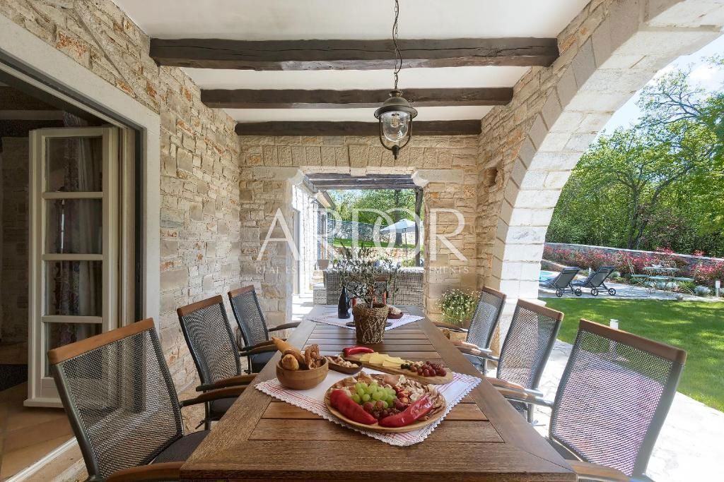Casa Muntrilj, Tinjan, 250m2