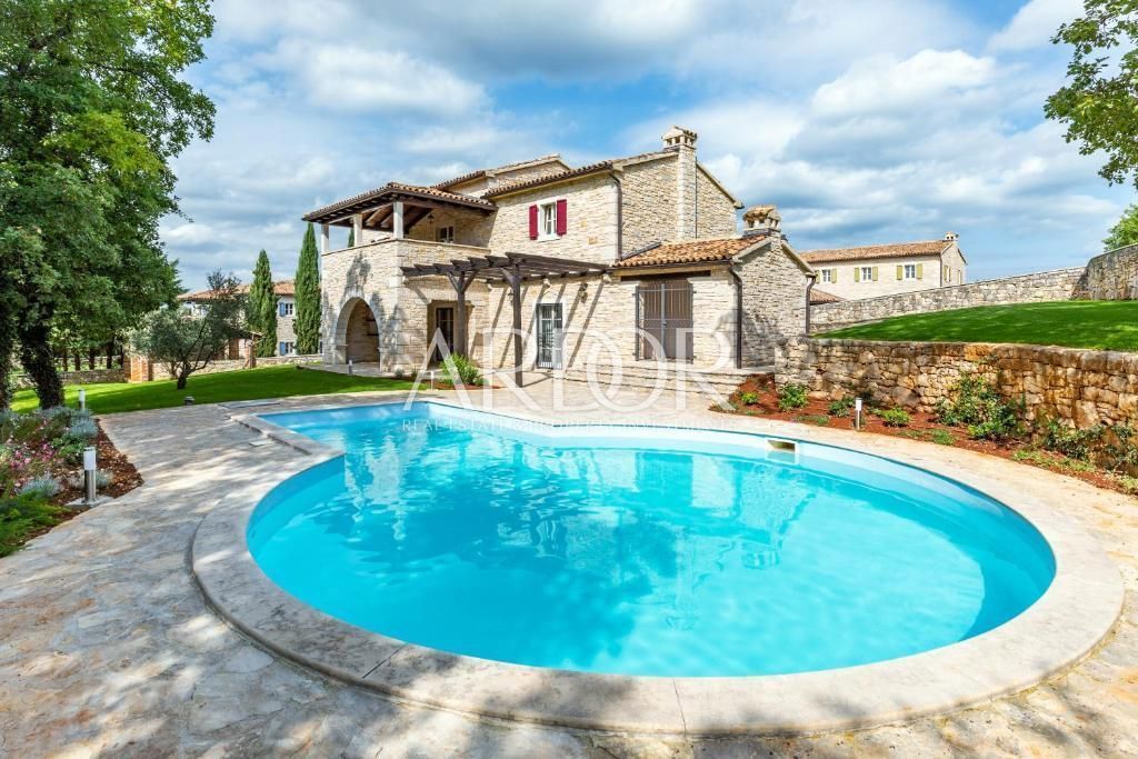 Casa Muntrilj, Tinjan, 250m2