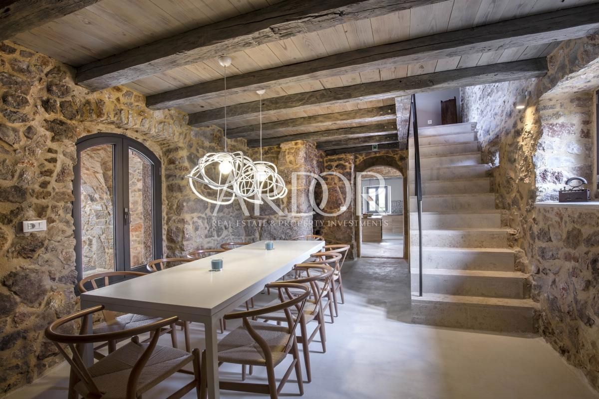 Villa Dobrinj, 367m2