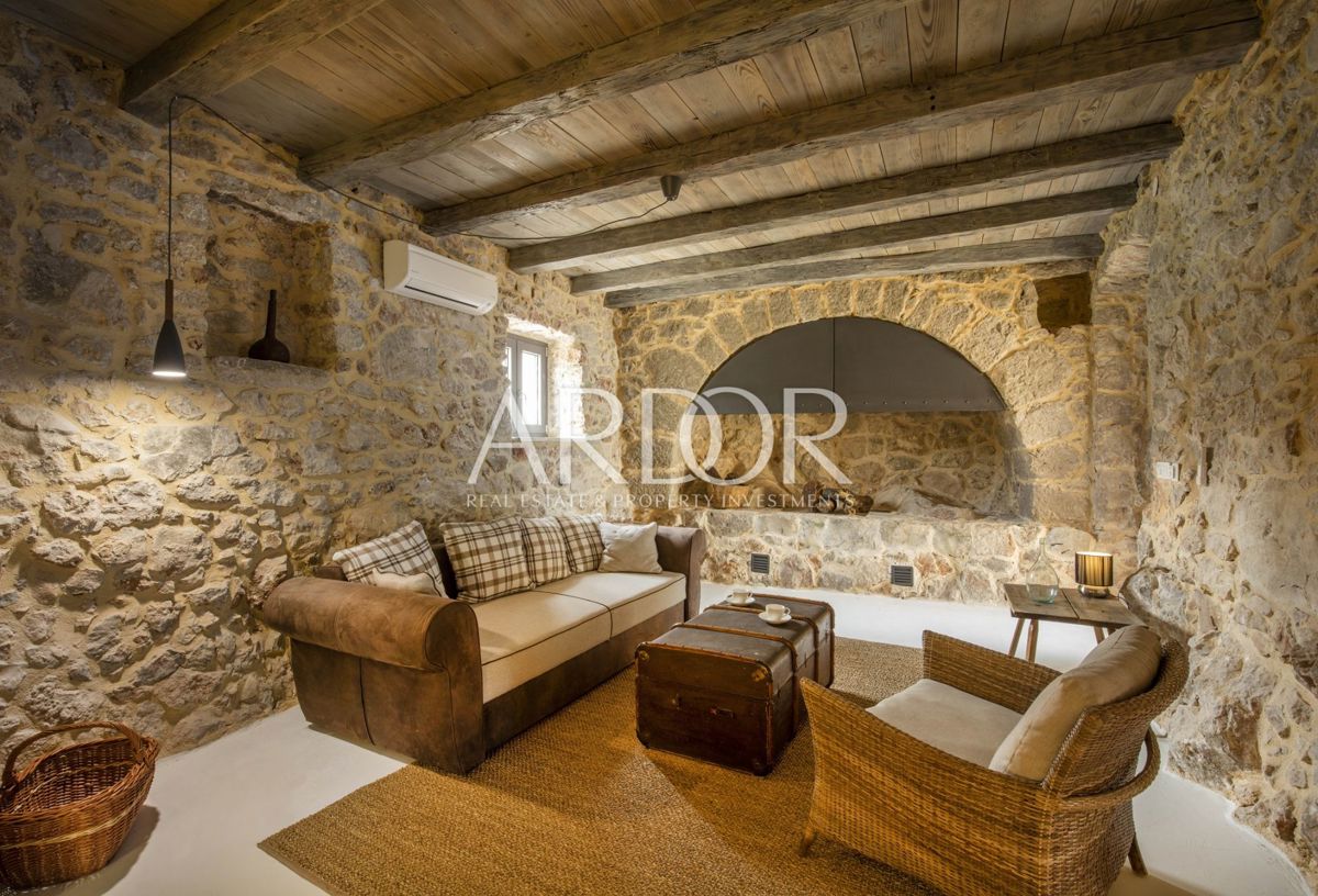 Villa Dobrinj, 367m2