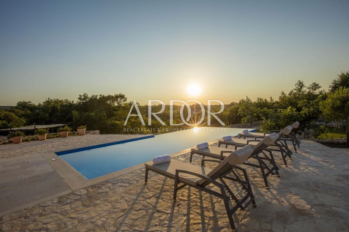 Villa Dobrinj, 367m2