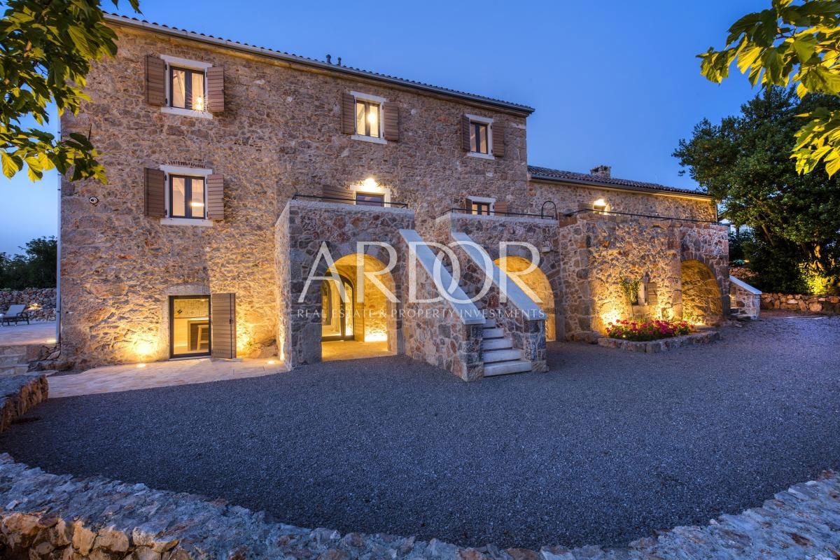 Villa Dobrinj, 367m2