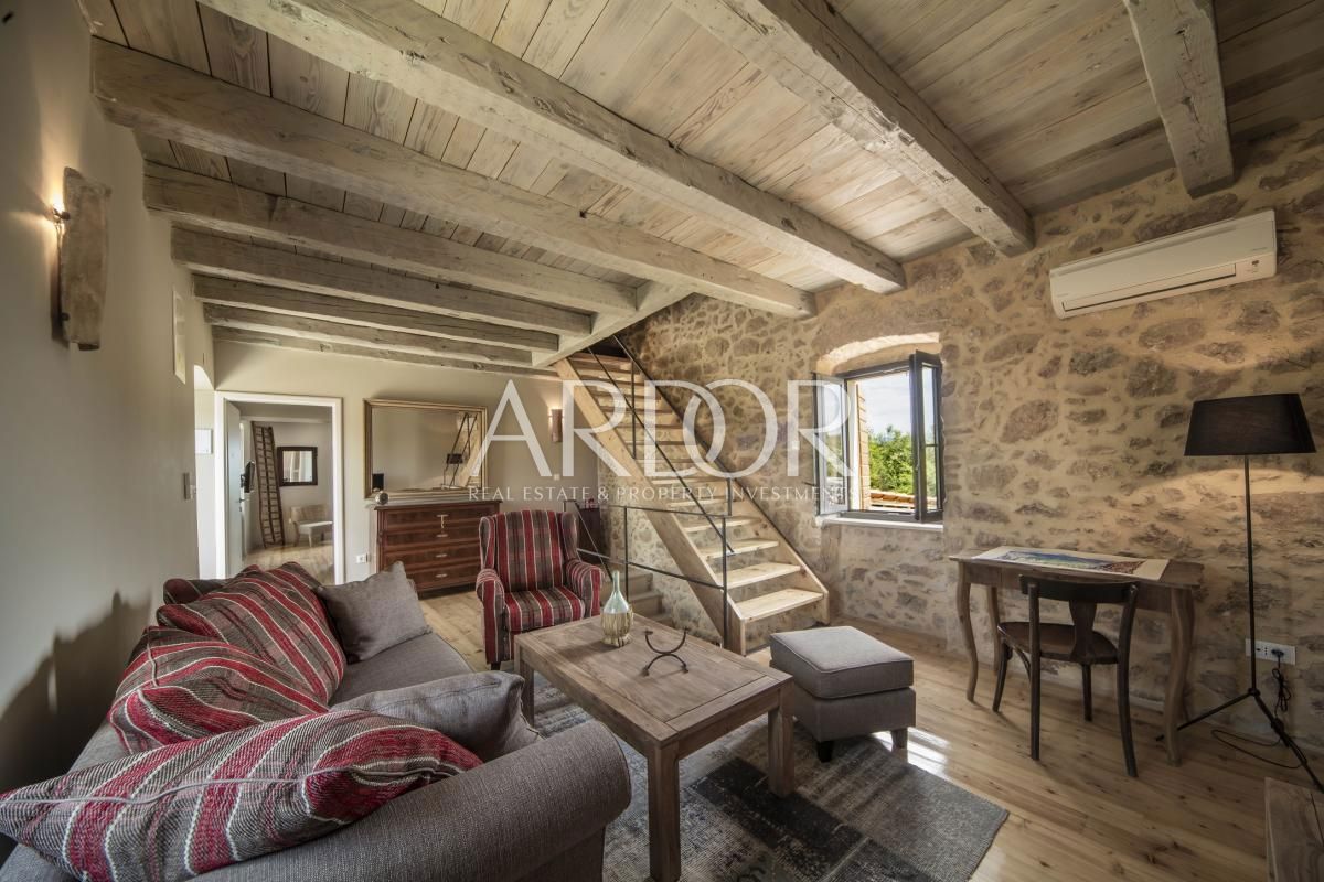 Villa Dobrinj, 367m2