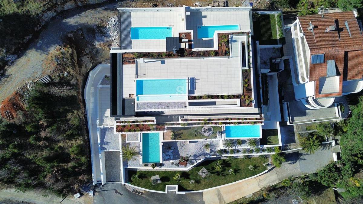 ABBAZIA, nuovo appartamento di lusso con piscina e giardino