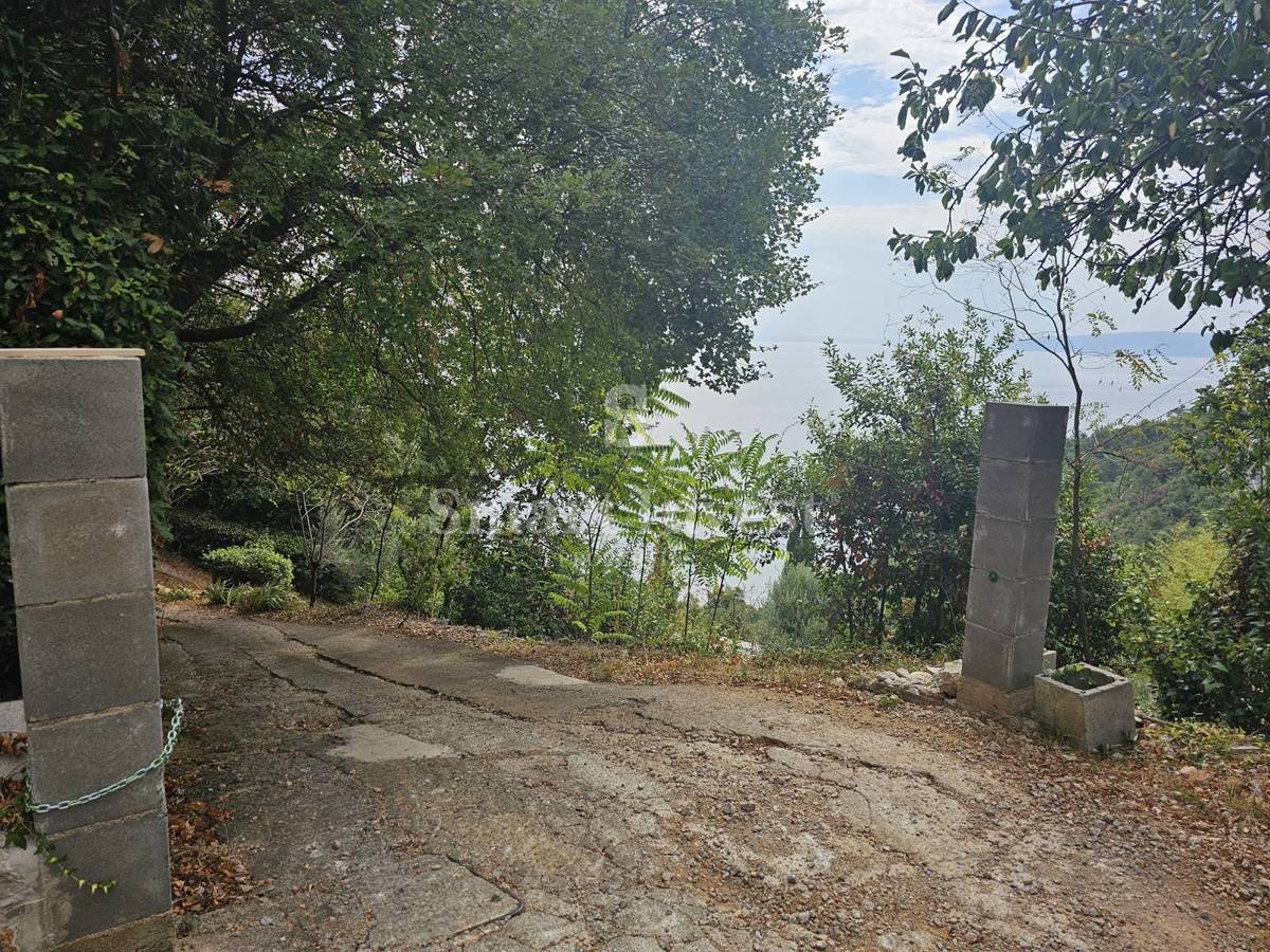 MEDVEJA, terreno edificabile con splendida vista mare