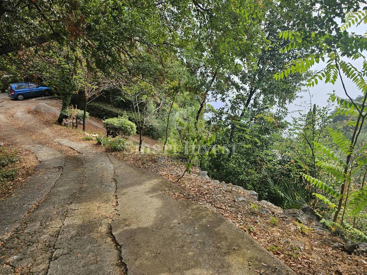 MEDVEJA, terreno edificabile con splendida vista mare