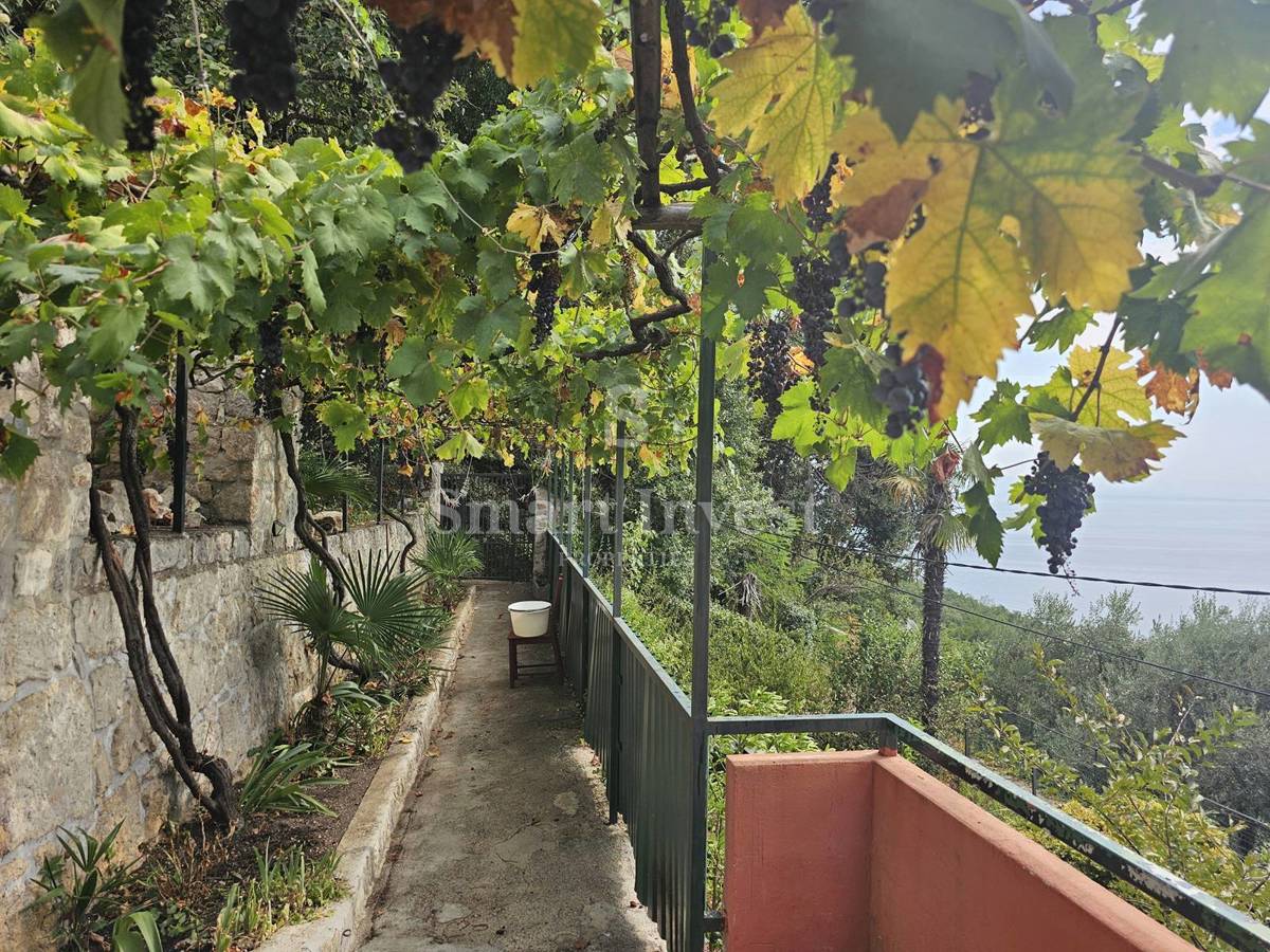 MEDVEJA, terreno edificabile con splendida vista mare