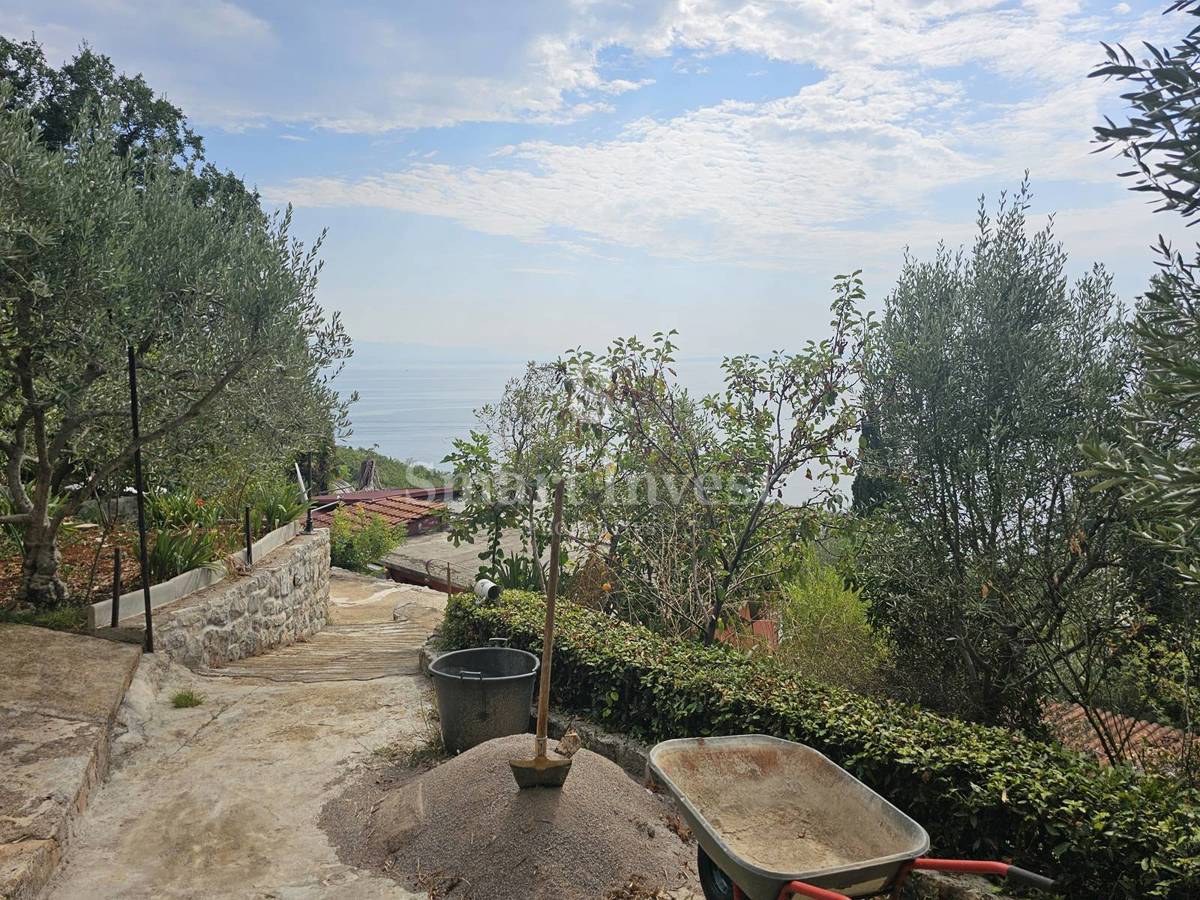 MEDVEJA, terreno edificabile con splendida vista mare