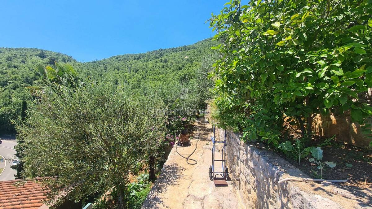 MEDVEJA, terreno edificabile con splendida vista mare