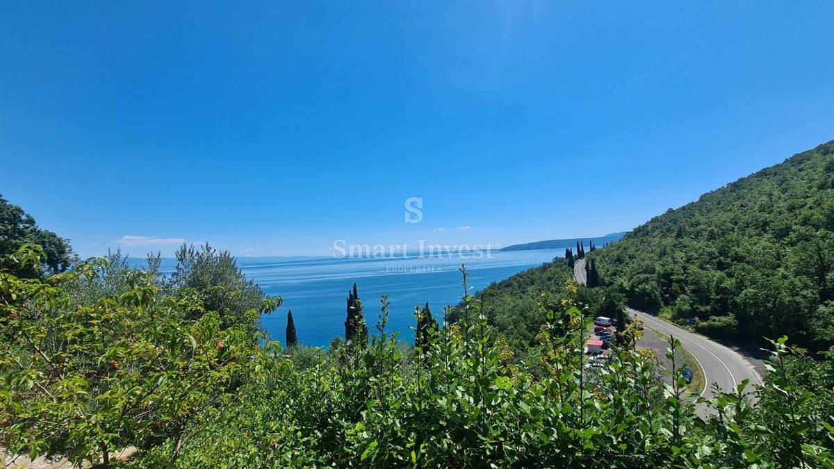 MEDVEJA, terreno edificabile con splendida vista mare