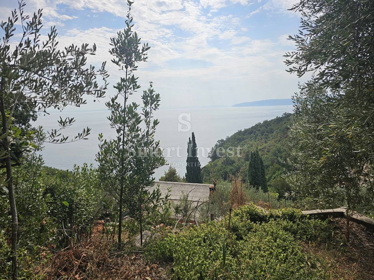 MEDVEJA, terreno edificabile con splendida vista mare