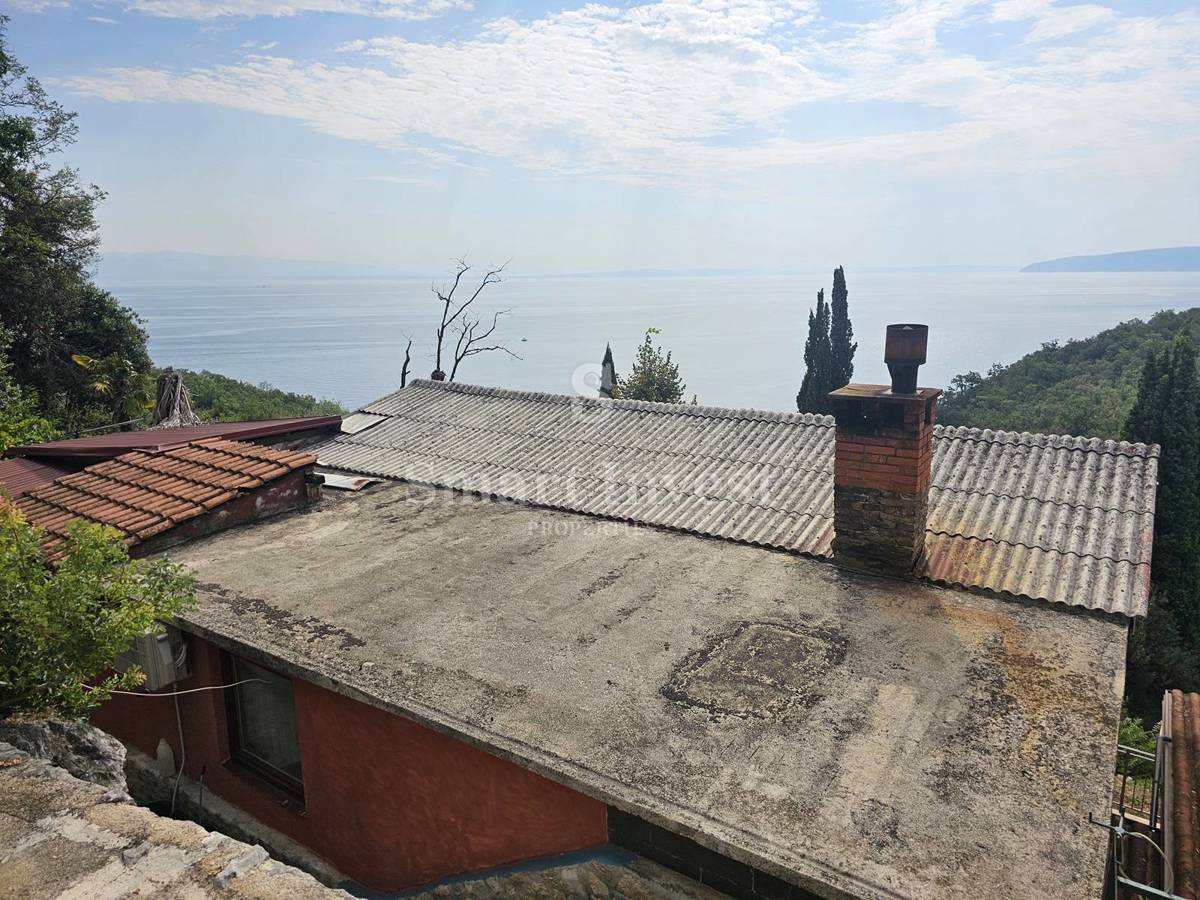 MEDVEJA, terreno edificabile con splendida vista mare