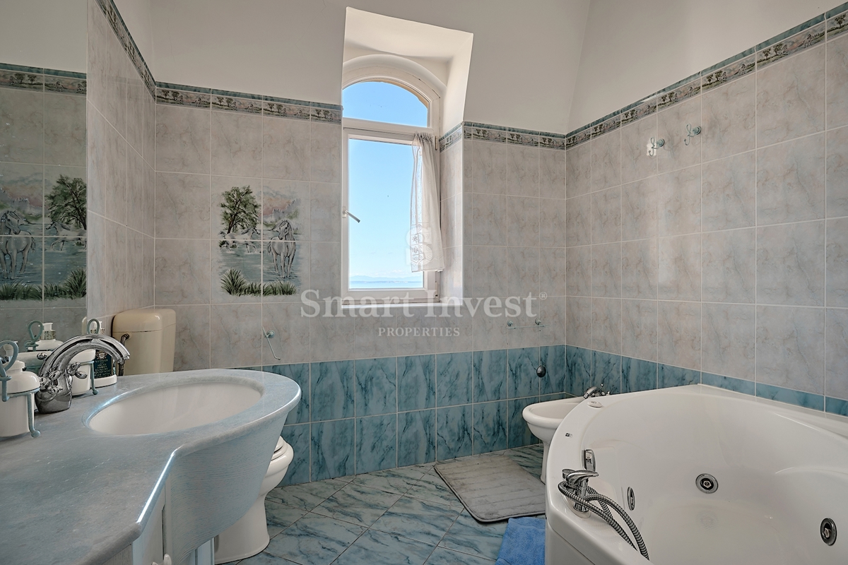 ABBAZIA - CENTRO, appartamento di 189 m2 con vista mare e parcheggio
