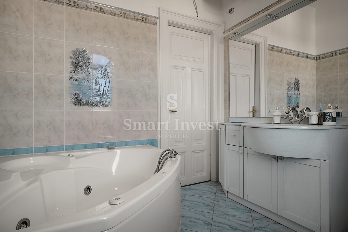 ABBAZIA - CENTRO, appartamento di 189 m2 con vista mare e parcheggio