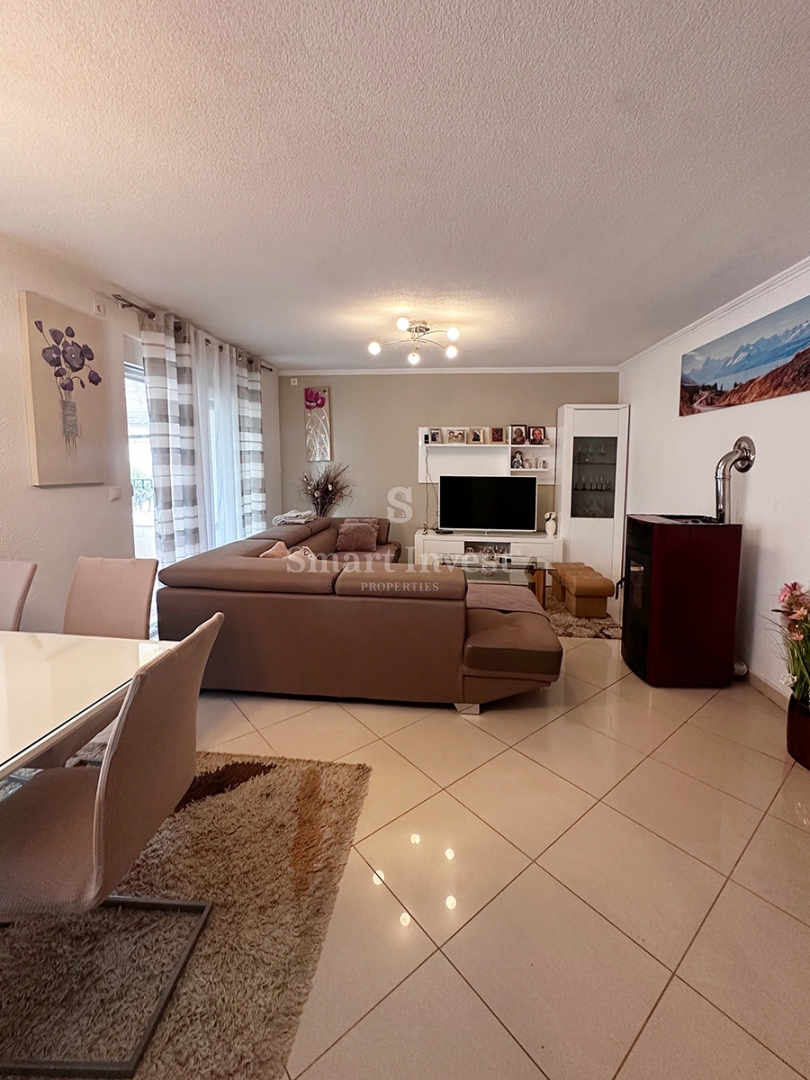 MATULJI - JUŠIĆI, appartamento al piano terra con posto auto!