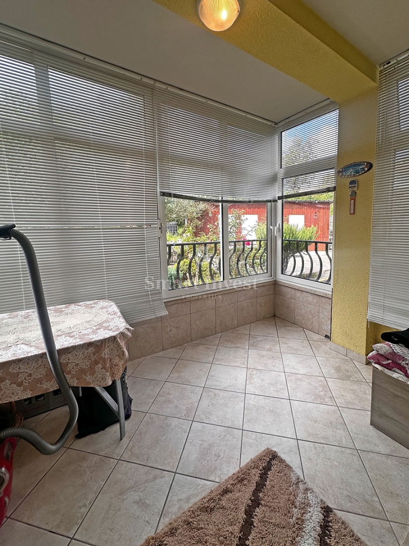 MATULJI - JUŠIĆI, appartamento al piano terra con posto auto!