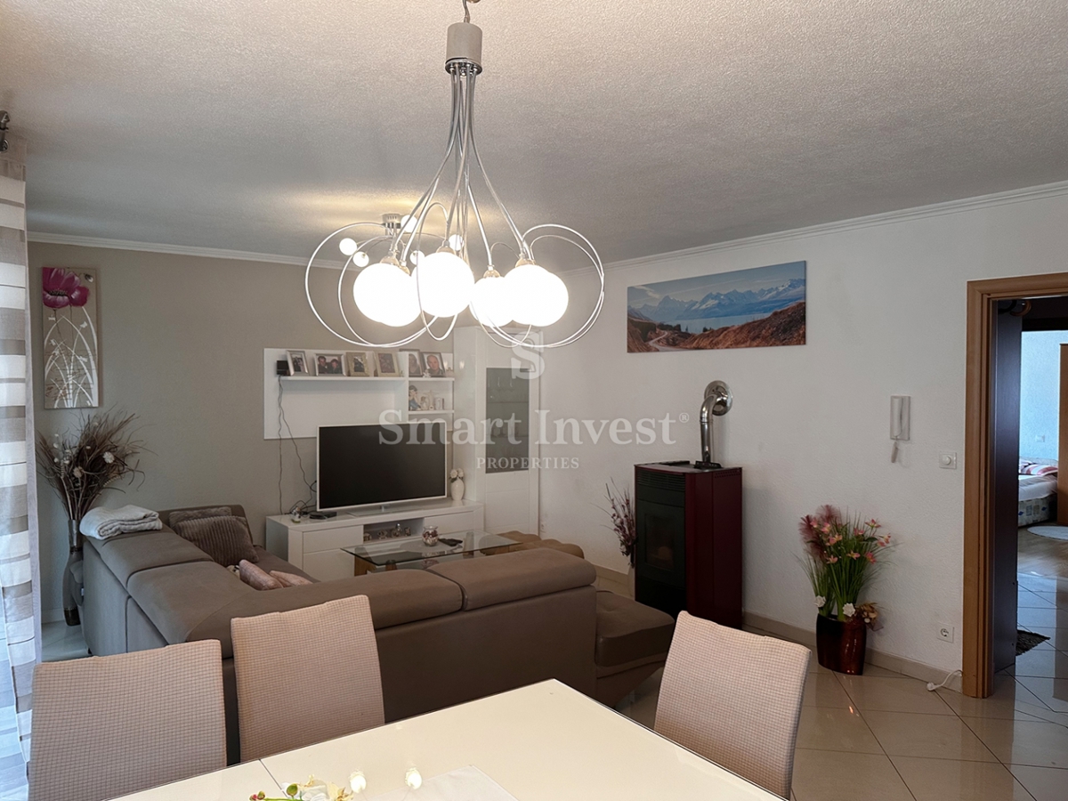 MATULJI - JUŠIĆI, appartamento al piano terra con posto auto!