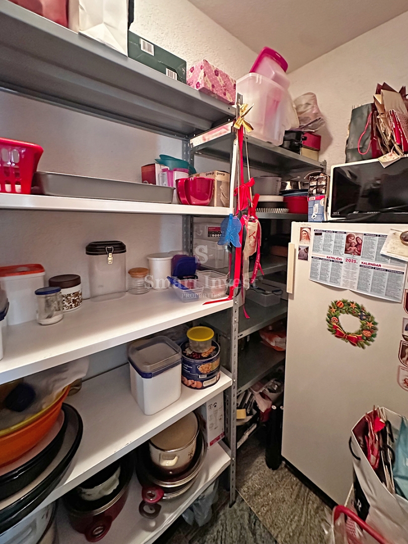 MATULJI - JUŠIĆI, appartamento al piano terra con posto auto!