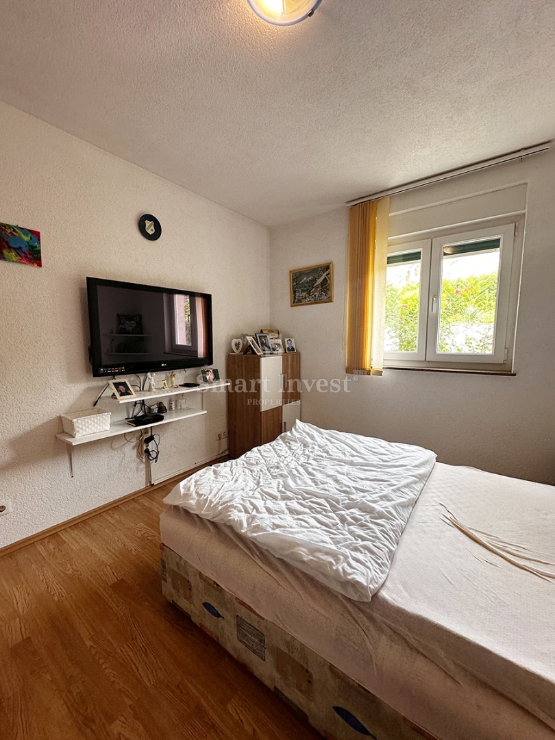 MATULJI - JUŠIĆI, appartamento al piano terra con posto auto!