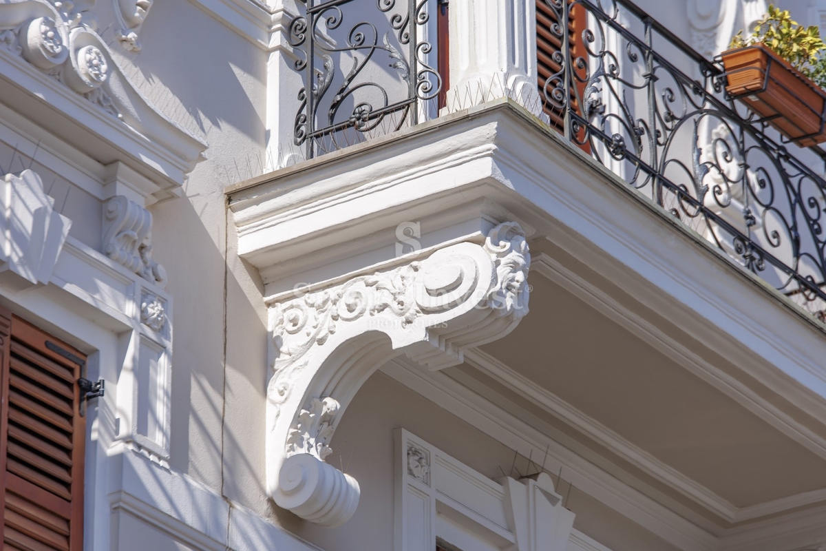 ABBAZIA, appartamento di lusso con balcone in un'antica villa vicino al mare