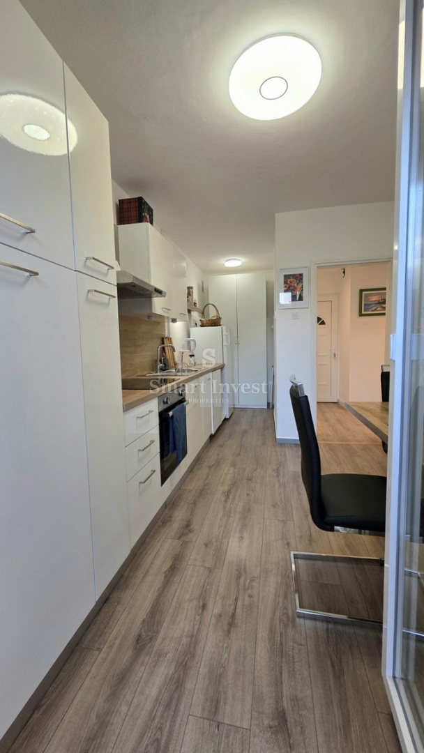 ISTRIA - UMAGO, appartamento trilocale ristrutturato e arredato in centro