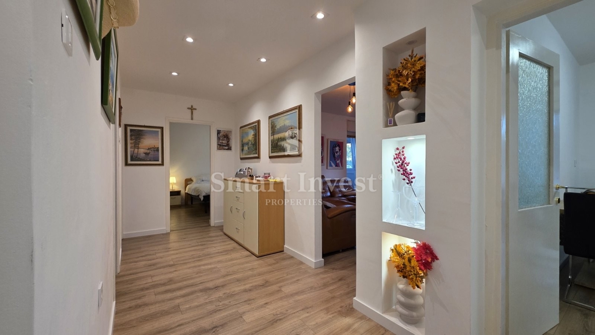 ISTRIA - UMAGO, appartamento trilocale ristrutturato e arredato in centro