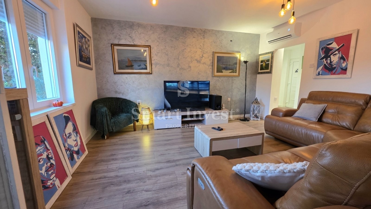 ISTRIA - UMAGO, appartamento trilocale ristrutturato e arredato in centro