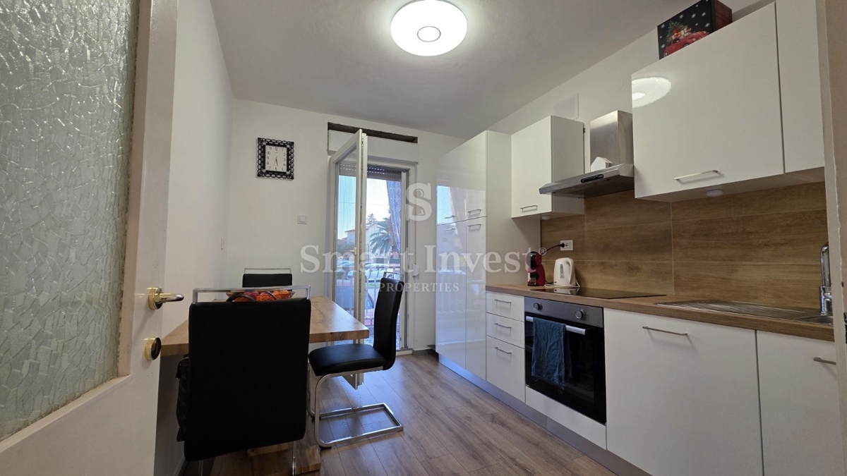 ISTRIA - UMAGO, appartamento trilocale ristrutturato e arredato in centro